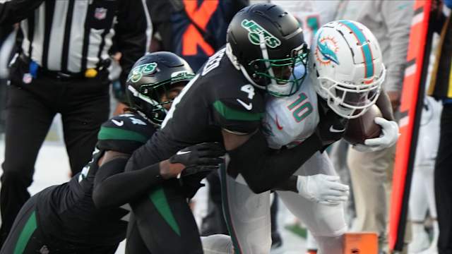 Jets' CB DJ Reed tackles Dolphins' WR Tyreek Hill